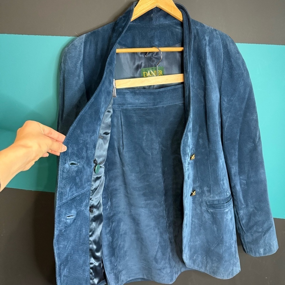 Danier women Blue Suede Blazer and Skirt set size 8 - Picture 7 of 15